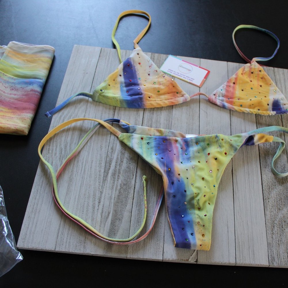 Women's Colorful 3 pc Swimsuit - Bikini w/ sheer Sarong - Size Medium